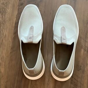 Wolf and Shepherd Men's Stylish Gray Slip-On Loafers